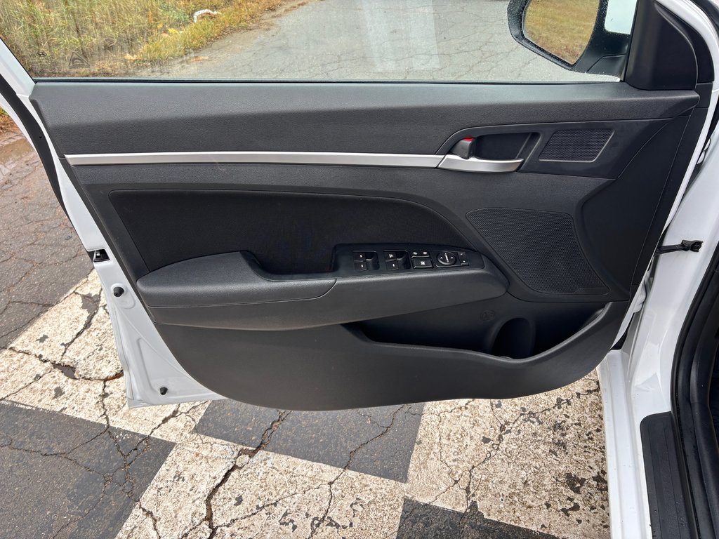 2020 Hyundai Elantra Preferred in COLDBROOK, Nova Scotia - 15 - w1024h768px