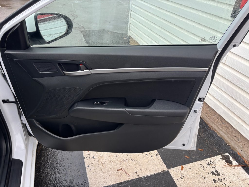 2020 Hyundai Elantra Preferred in Kentville, Nova Scotia - 21 - w1024h768px