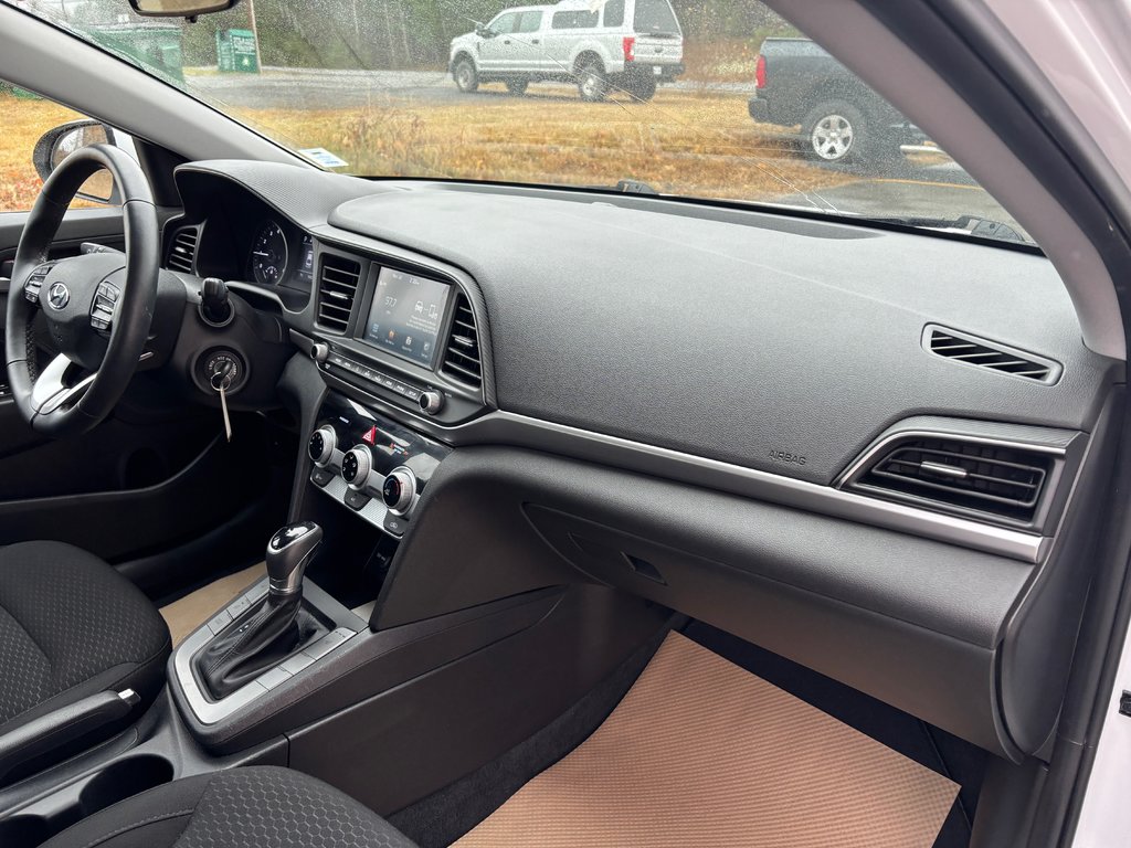 2020 Hyundai Elantra Preferred in Kentville, Nova Scotia - 22 - w1024h768px