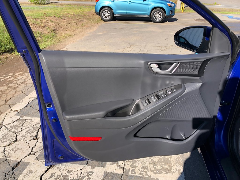 2022 Hyundai IONIQ PLUG-IN HYBRID Preferred -  dual climate zones, heated seats, a/c in Kentville, Nova Scotia - 18 - w1024h768px