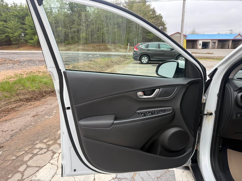 2018 Hyundai KONA SEL/TECH Luxury, keyless entry, Cruise control, Bluetooth in COLDBROOK, Nova Scotia - 7 - w1024h768px