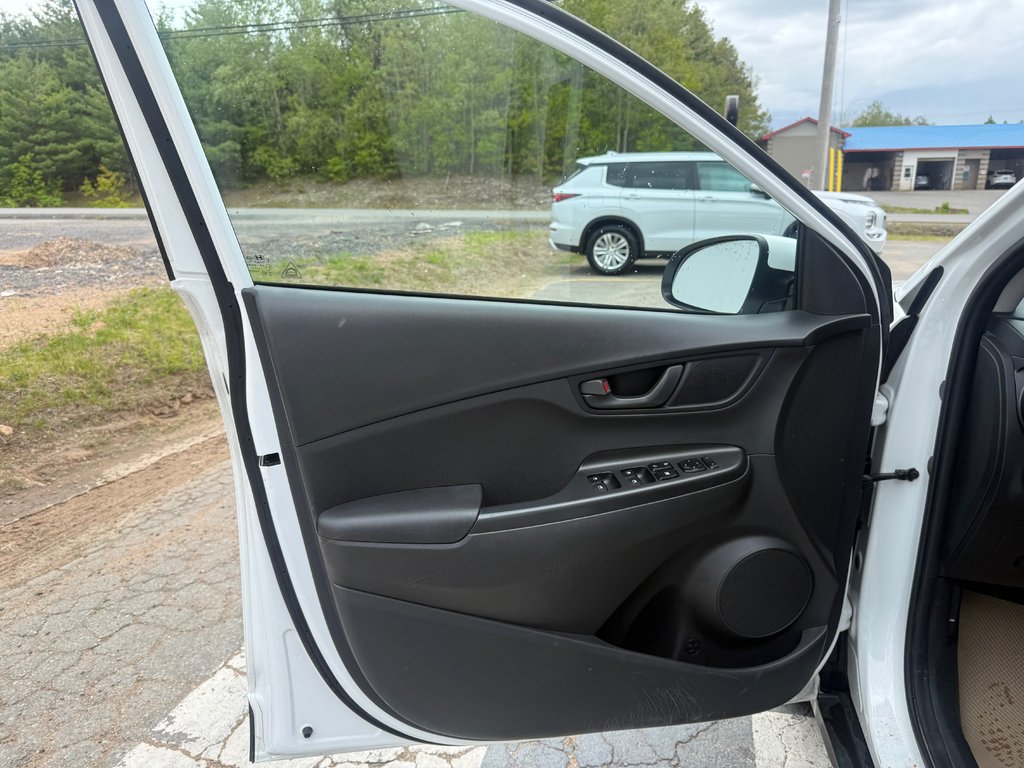 2021 Hyundai KONA Essential, keyless entry, backup camera, Bluetooth in Kentville, Nova Scotia - 7 - w1024h768px