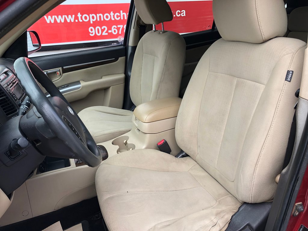 2010 Hyundai Santa Fe GL - power windows, auto, v6, AWD, bluetooth, a/c in Kentville, Nova Scotia - 14 - w1024h768px