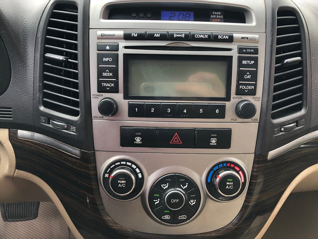 2010 Hyundai Santa Fe GL - power windows, auto, v6, AWD, bluetooth, a/c in Kentville, Nova Scotia - 11 - w1024h768px