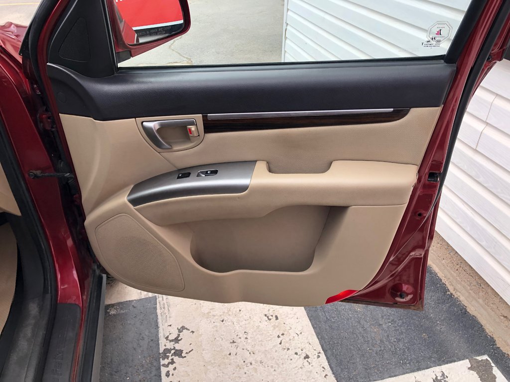 2010 Hyundai Santa Fe GL - power windows, auto, v6, AWD, bluetooth, a/c in Kentville, Nova Scotia - 19 - w1024h768px
