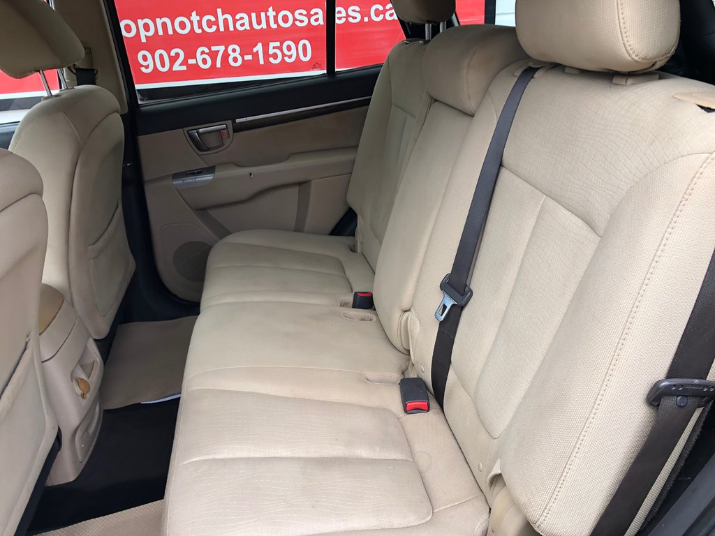 2010 Hyundai Santa Fe GL - power windows, auto, v6, AWD, bluetooth, a/c in Kentville, Nova Scotia - 16 - w1024h768px