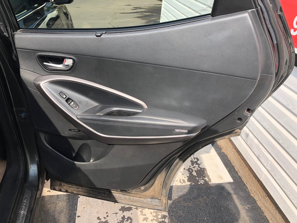 2013 Hyundai Santa Fe Limited - sunroof, reverse cam, heated/vented seat in Kentville, Nova Scotia - 23 - w1024h768px