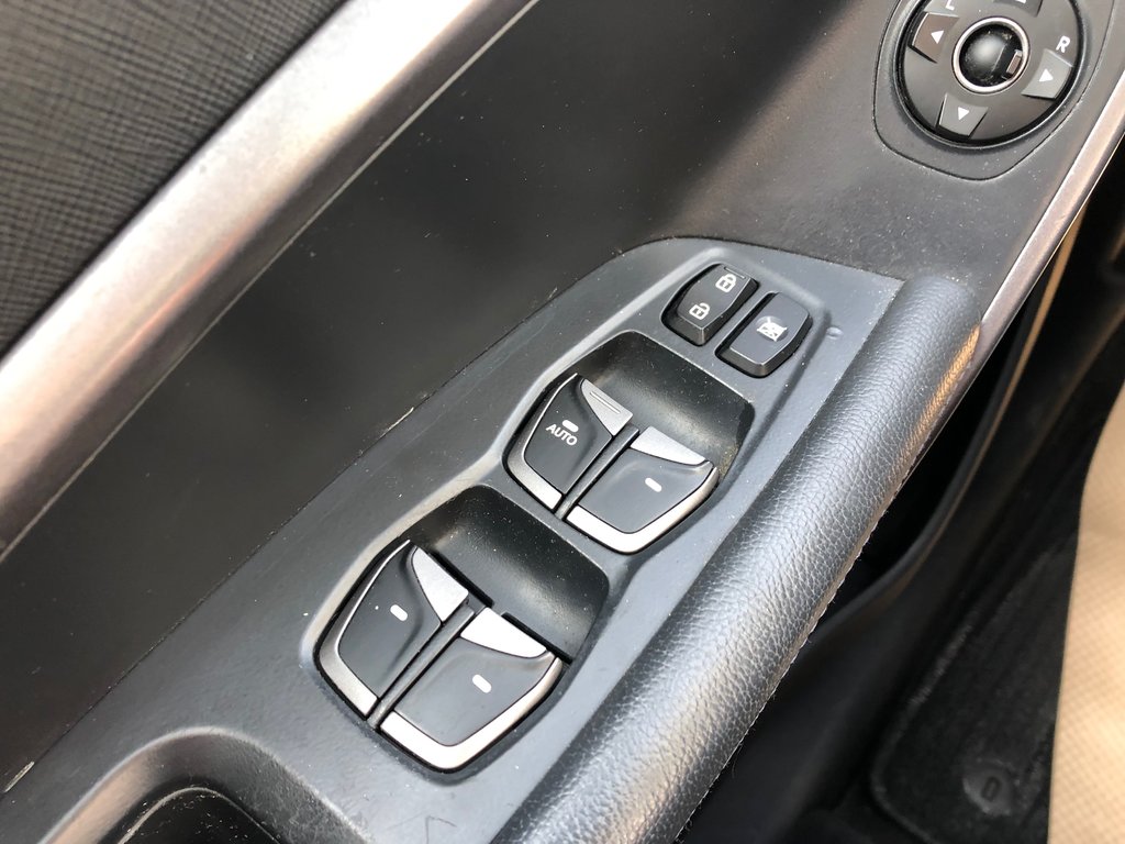 2013 Hyundai Santa Fe Limited - sunroof, reverse cam, heated/vented seat in Kentville, Nova Scotia - 7 - w1024h768px