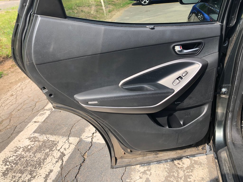 2013 Hyundai Santa Fe Limited - sunroof, reverse cam, heated/vented seat in Kentville, Nova Scotia - 20 - w1024h768px