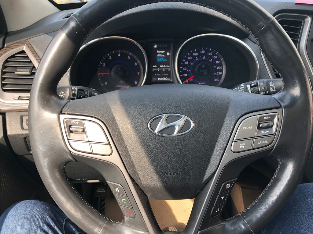 2013 Hyundai Santa Fe Limited - sunroof, reverse cam, heated/vented seat in Kentville, Nova Scotia - 9 - w1024h768px