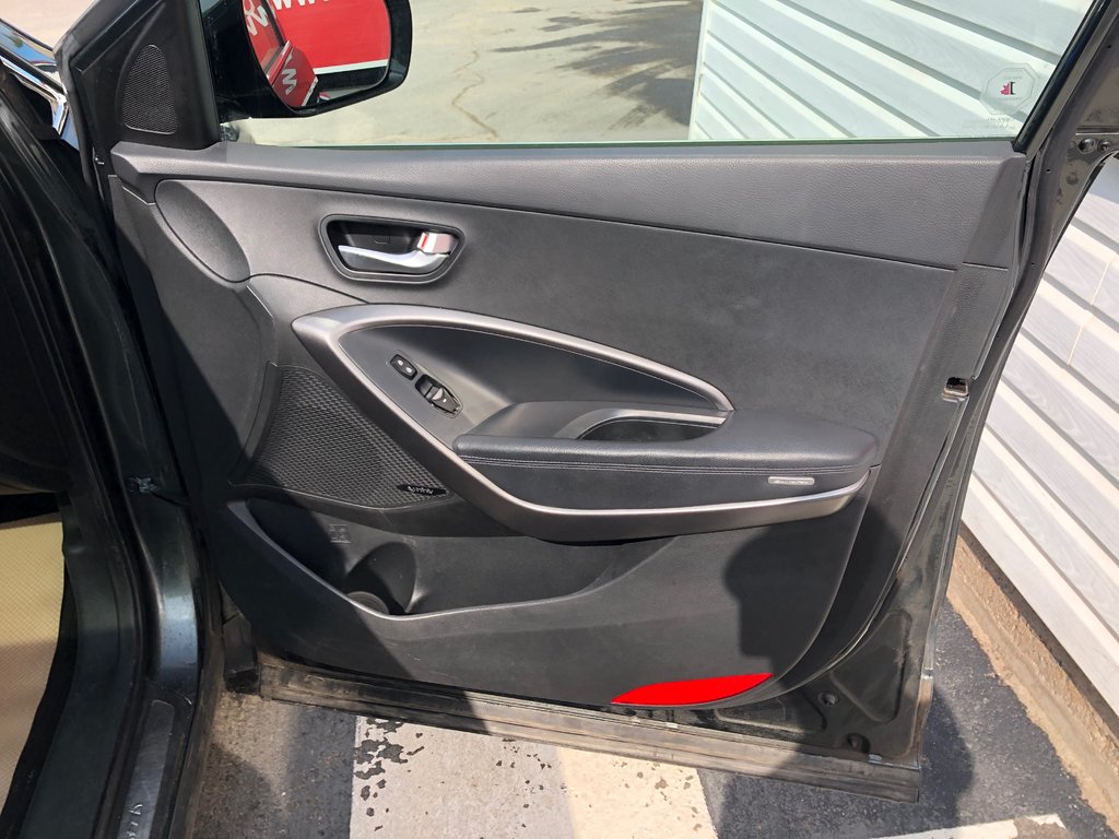 2013 Hyundai Santa Fe Limited - sunroof, reverse cam, heated/vented seat in Kentville, Nova Scotia - 24 - w1024h768px