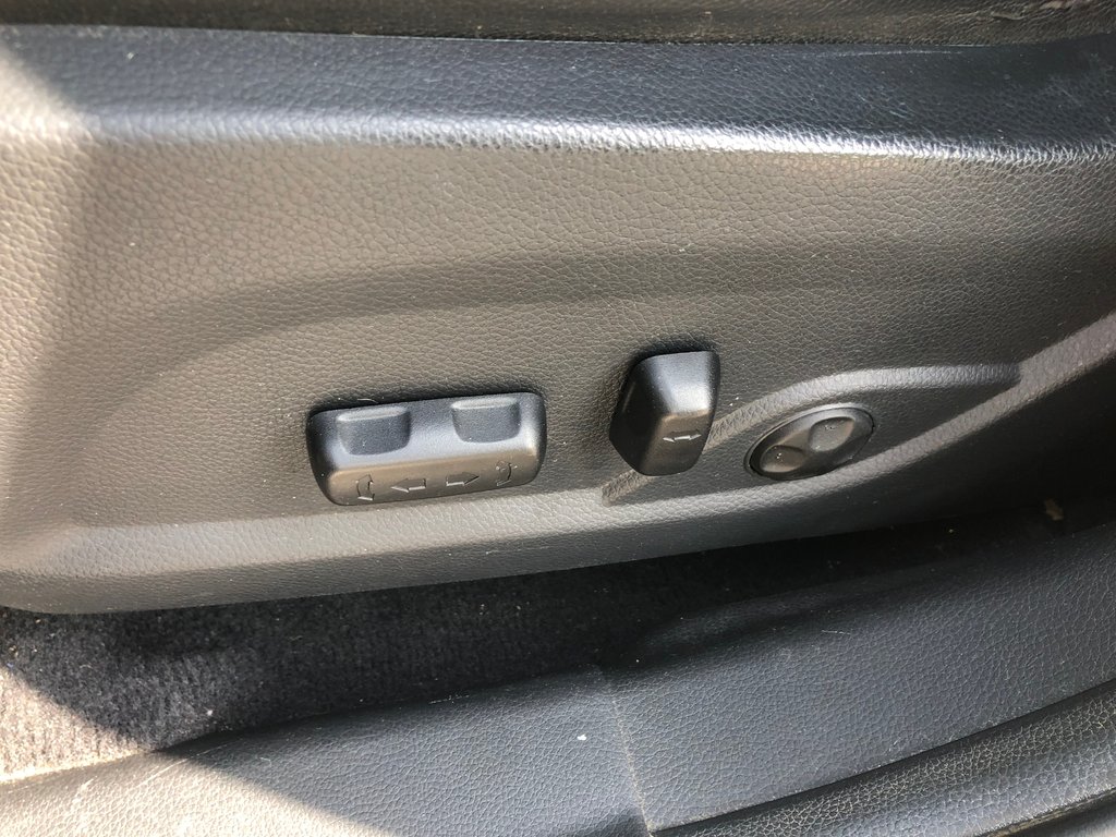 2013 Hyundai Santa Fe Limited - sunroof, reverse cam, heated/vented seat in Kentville, Nova Scotia - 18 - w1024h768px