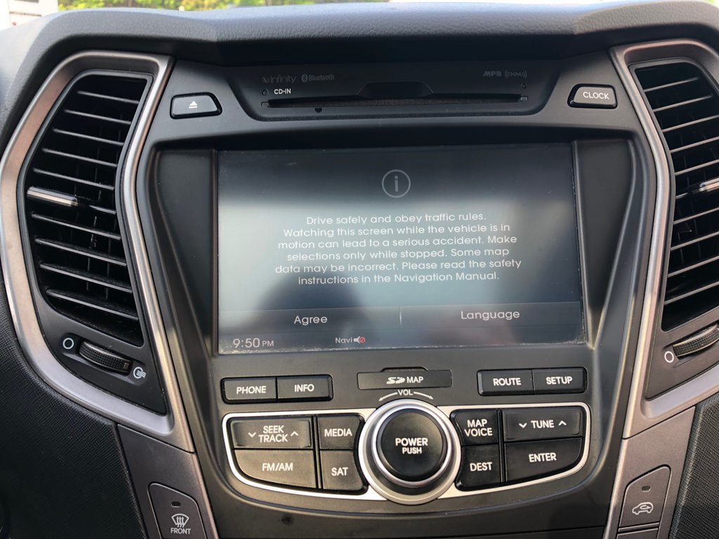 2013 Hyundai Santa Fe Limited - sunroof, reverse cam, heated/vented seat in Kentville, Nova Scotia - 12 - w1024h768px