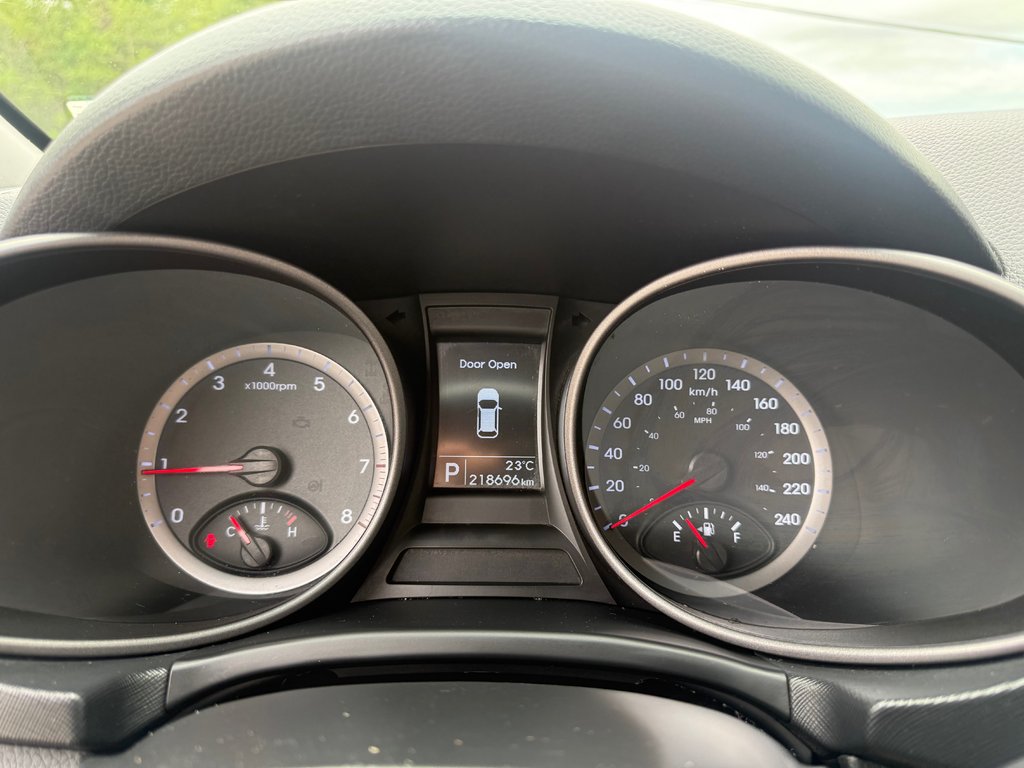 Hyundai SANTA FE premium, Keyless entry, MP3, Cruise control 2014 à Kentville, Nouvelle-Écosse - 12 - w1024h768px