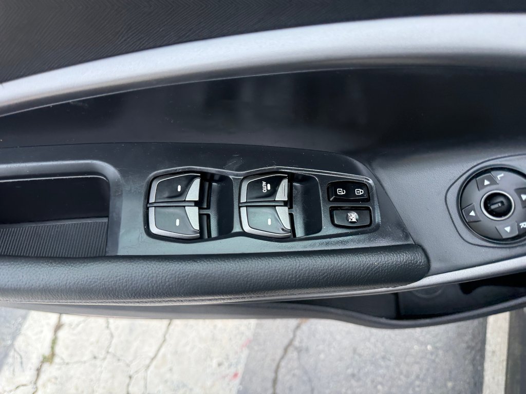 Hyundai SANTA FE premium, Keyless entry, MP3, Cruise control 2014 à Kentville, Nouvelle-Écosse - 8 - w1024h768px
