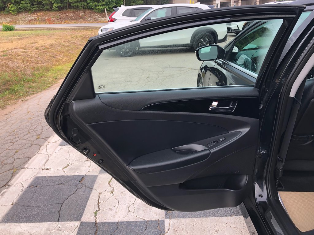 2014 Hyundai SONATA SE/LIMITED Limited - Reverse Camera, Push Start, Sunroof in COLDBROOK, Nova Scotia - 21 - w1024h768px