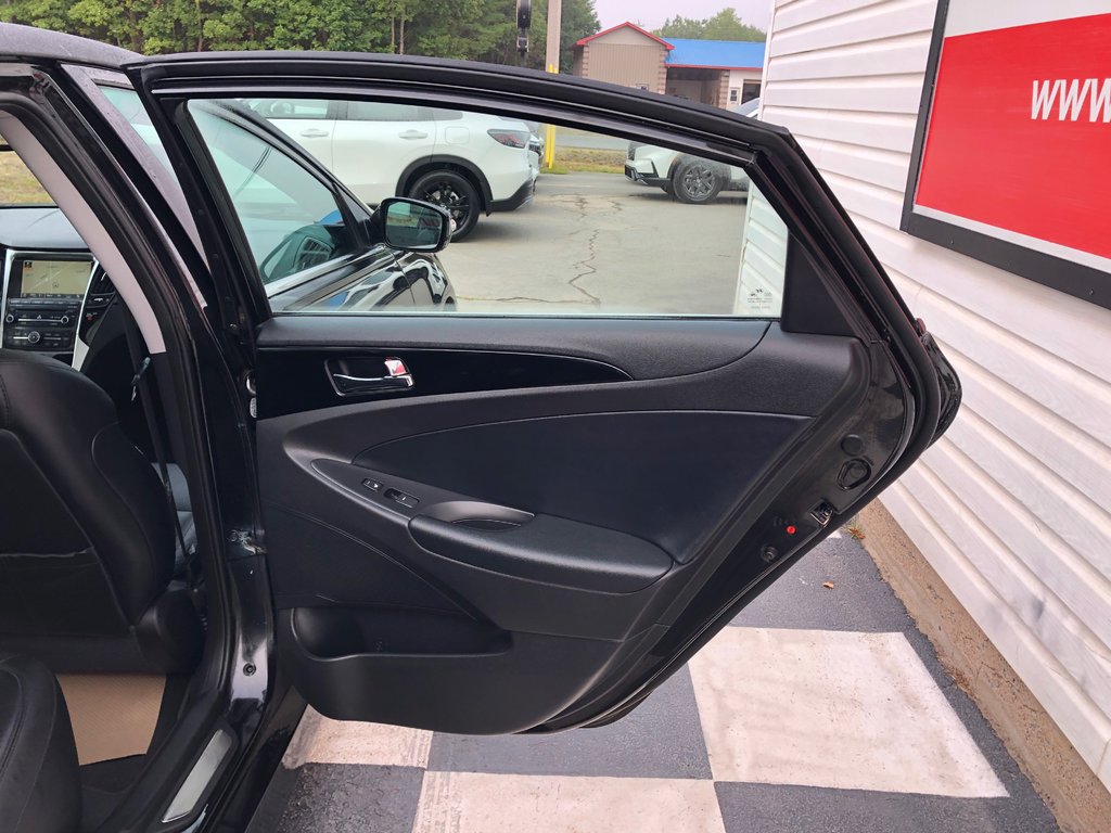 2014 Hyundai SONATA SE/LIMITED Limited - Reverse Camera, Push Start, Sunroof in COLDBROOK, Nova Scotia - 25 - w1024h768px
