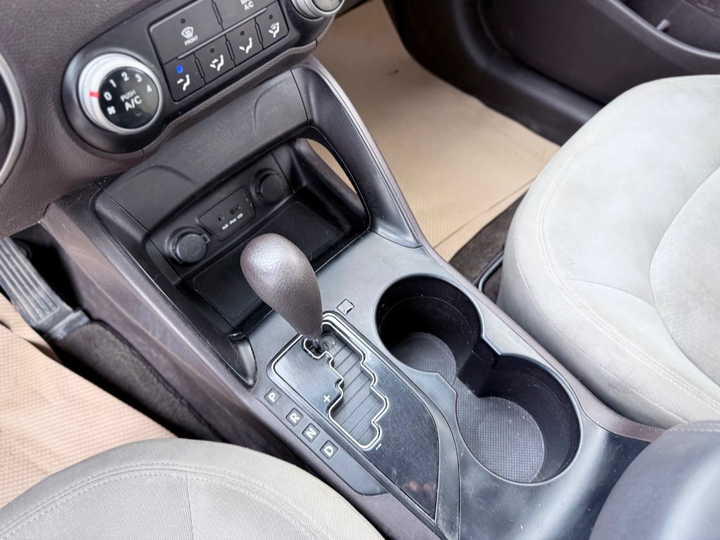 2011 Hyundai TUCSON L | CD/MP3 Player, Rear Defrost, Traction Control in COLDBROOK, Nova Scotia - 16 - w1024h768px