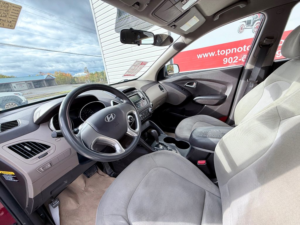 2011 Hyundai TUCSON L | CD/MP3 Player, Rear Defrost, Traction Control in COLDBROOK, Nova Scotia - 9 - w1024h768px