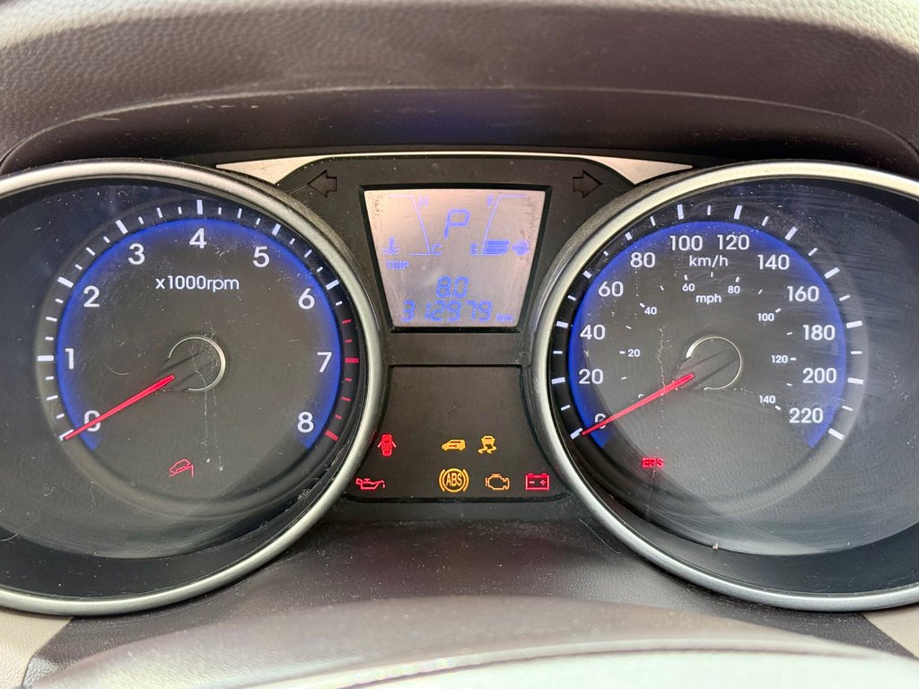 2011 Hyundai TUCSON L | CD/MP3 Player, Rear Defrost, Traction Control in COLDBROOK, Nova Scotia - 12 - w1024h768px