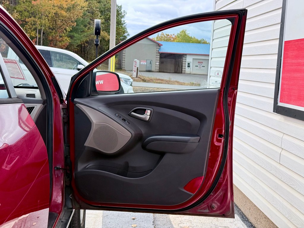 2011 Hyundai TUCSON L | CD/MP3 Player, Rear Defrost, Traction Control in COLDBROOK, Nova Scotia - 22 - w1024h768px