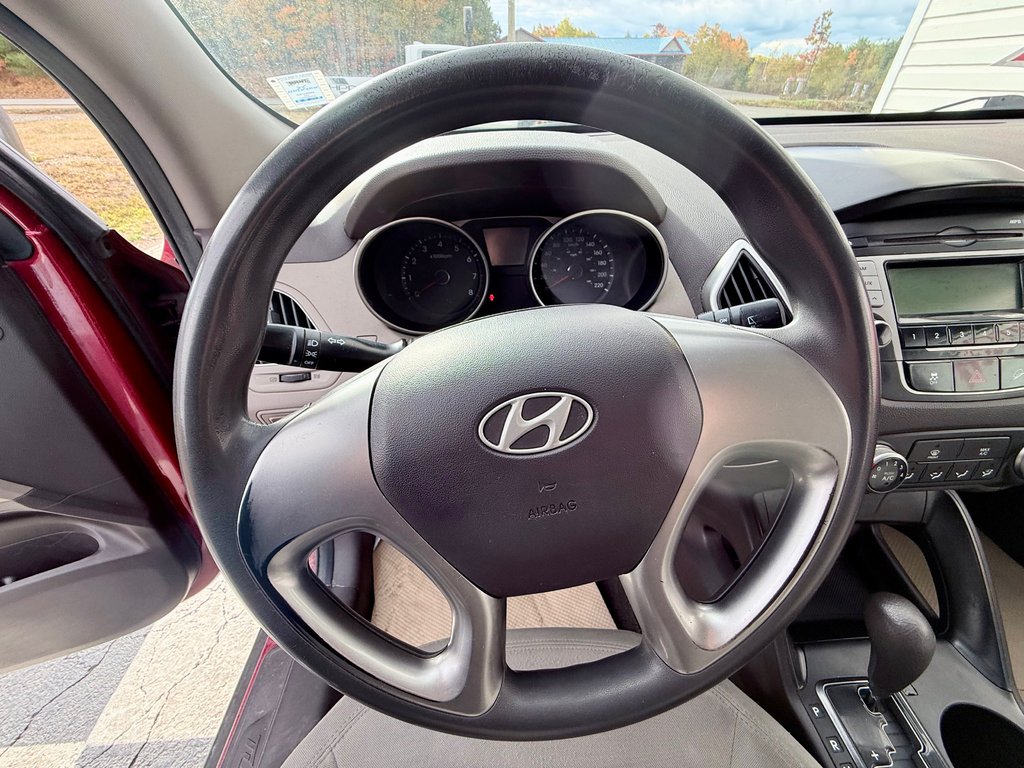 2011 Hyundai TUCSON L | CD/MP3 Player, Rear Defrost, Traction Control in COLDBROOK, Nova Scotia - 11 - w1024h768px