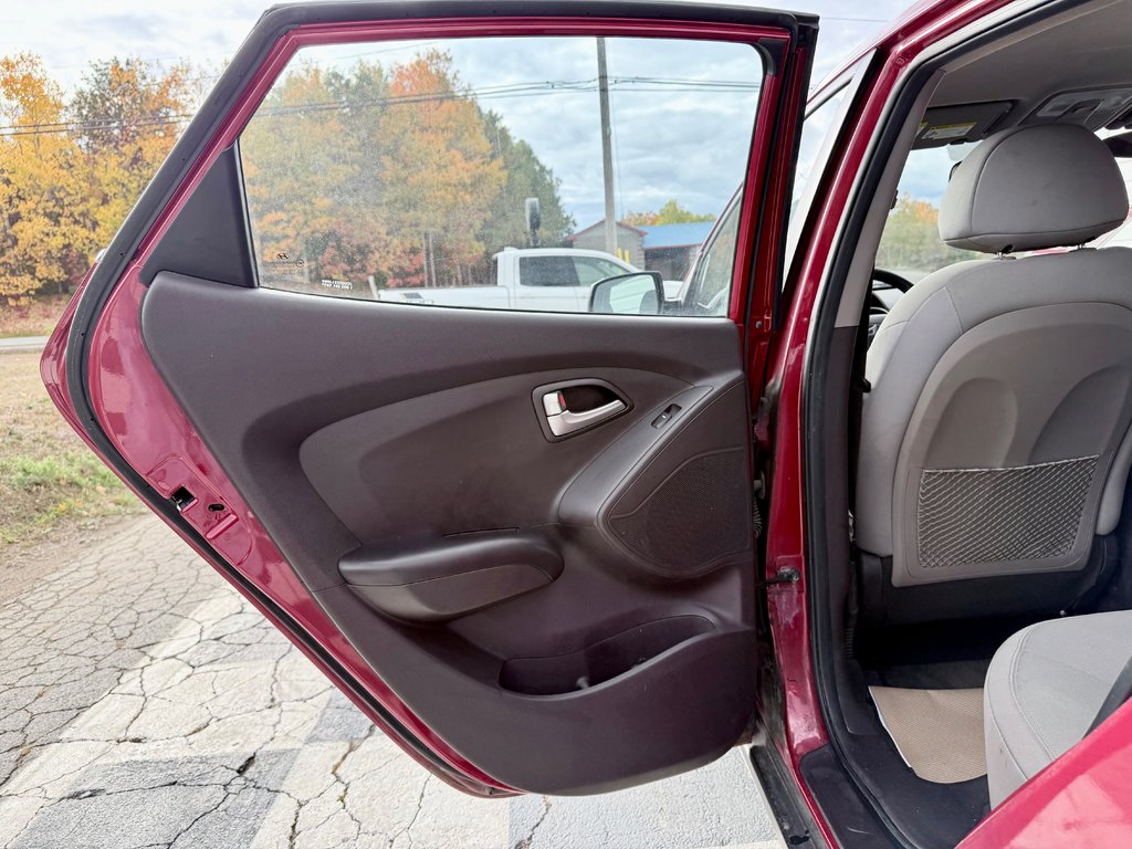 2011 Hyundai TUCSON L | CD/MP3 Player, Rear Defrost, Traction Control in COLDBROOK, Nova Scotia - 17 - w1024h768px