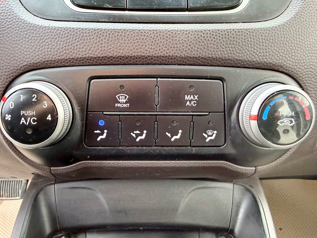2011 Hyundai TUCSON L | CD/MP3 Player, Rear Defrost, Traction Control in COLDBROOK, Nova Scotia - 15 - w1024h768px