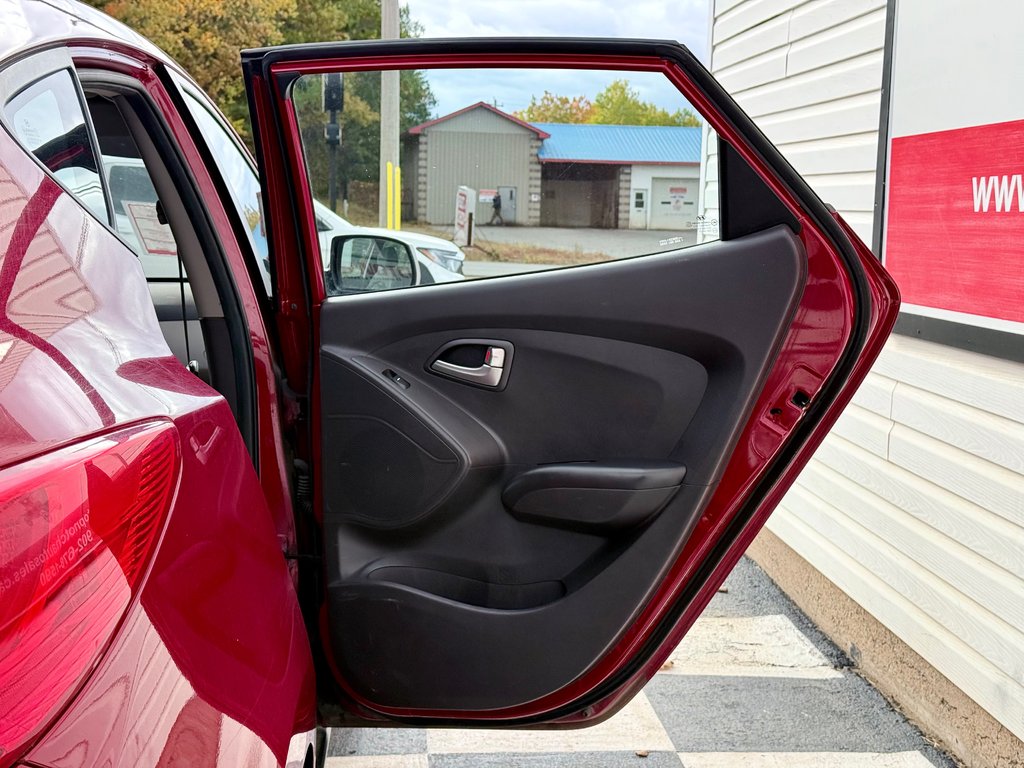 2011 Hyundai TUCSON L | CD/MP3 Player, Rear Defrost, Traction Control in COLDBROOK, Nova Scotia - 20 - w1024h768px