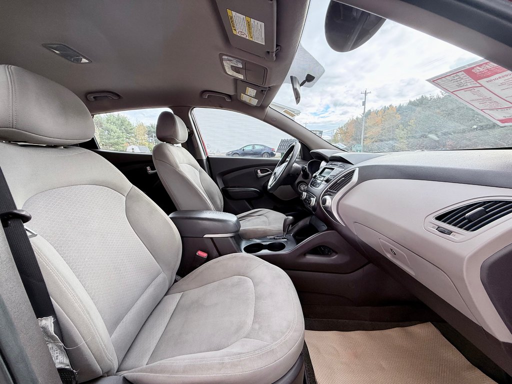 2011 Hyundai TUCSON L | CD/MP3 Player, Rear Defrost, Traction Control in COLDBROOK, Nova Scotia - 23 - w1024h768px