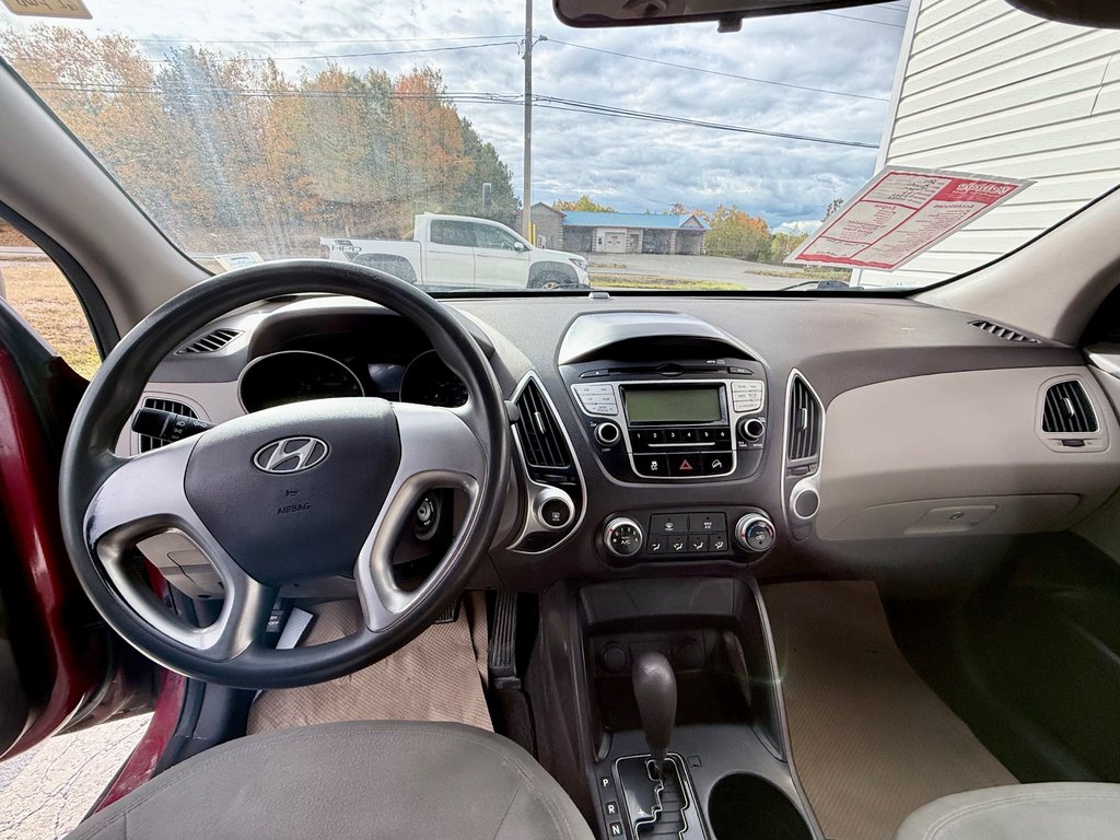 2011 Hyundai TUCSON L | CD/MP3 Player, Rear Defrost, Traction Control in COLDBROOK, Nova Scotia - 10 - w1024h768px