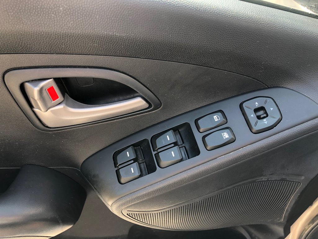 2012 Hyundai Tucson GL in Kentville, Nova Scotia - 8 - w1024h768px