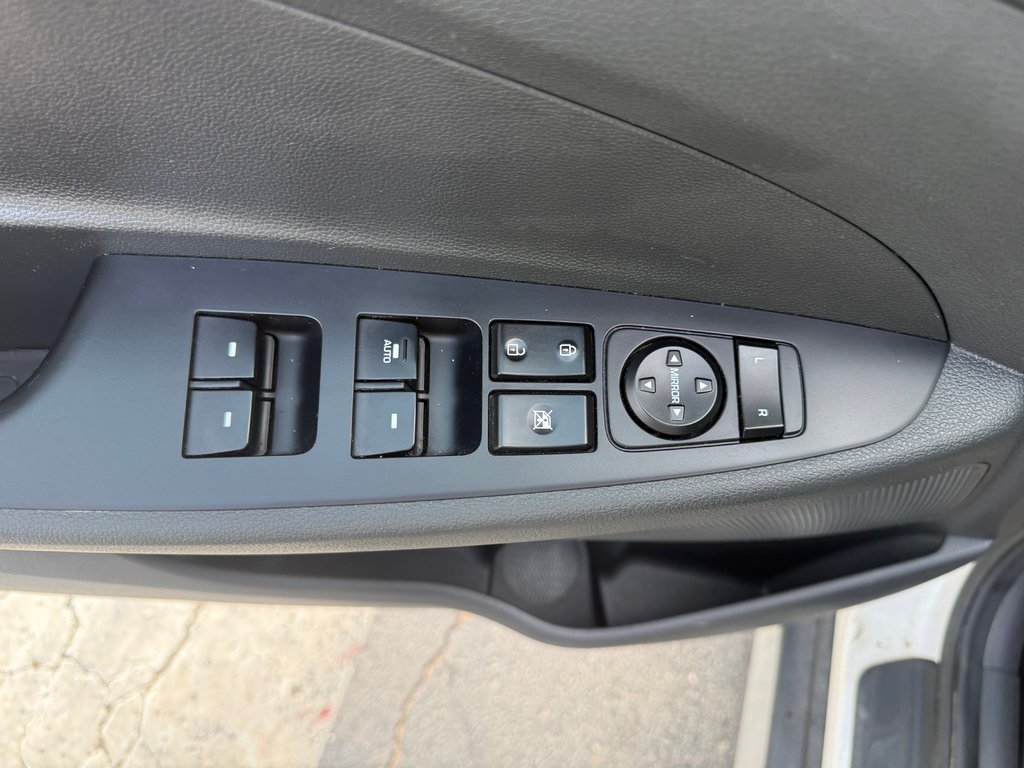 2017 Hyundai TUCSON Luxury, keyless entry, Cruise control, Bluetooth in Kentville, Nova Scotia - 8 - w1024h768px