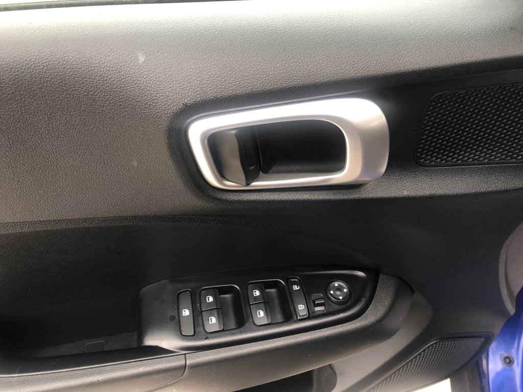 2020 Hyundai Venue Preferred - Carplay, Reverse Camera, Push Start in COLDBROOK, Nova Scotia - 8 - w1024h768px