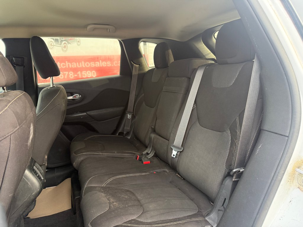 2015 Jeep CHEROKEE LATITUDE North, keyless entry, Remote Start, Bluetooth in COLDBROOK, Nova Scotia - 14 - w1024h768px