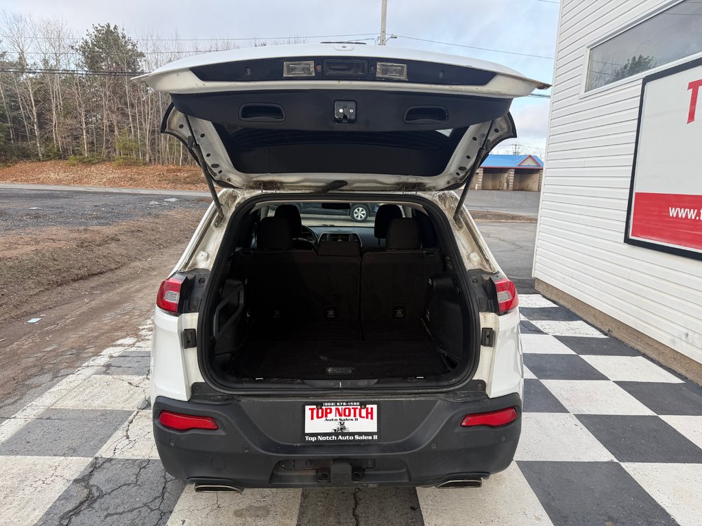 2015 Jeep CHEROKEE LATITUDE North, keyless entry, Remote Start, Bluetooth in COLDBROOK, Nova Scotia - 15 - w1024h768px