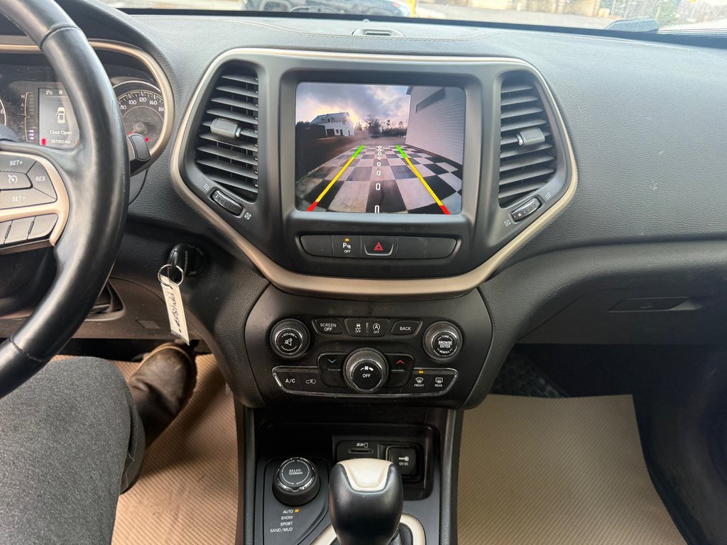 2015 Jeep CHEROKEE LATITUDE North, keyless entry, Remote Start, Bluetooth in COLDBROOK, Nova Scotia - 12 - w1024h768px