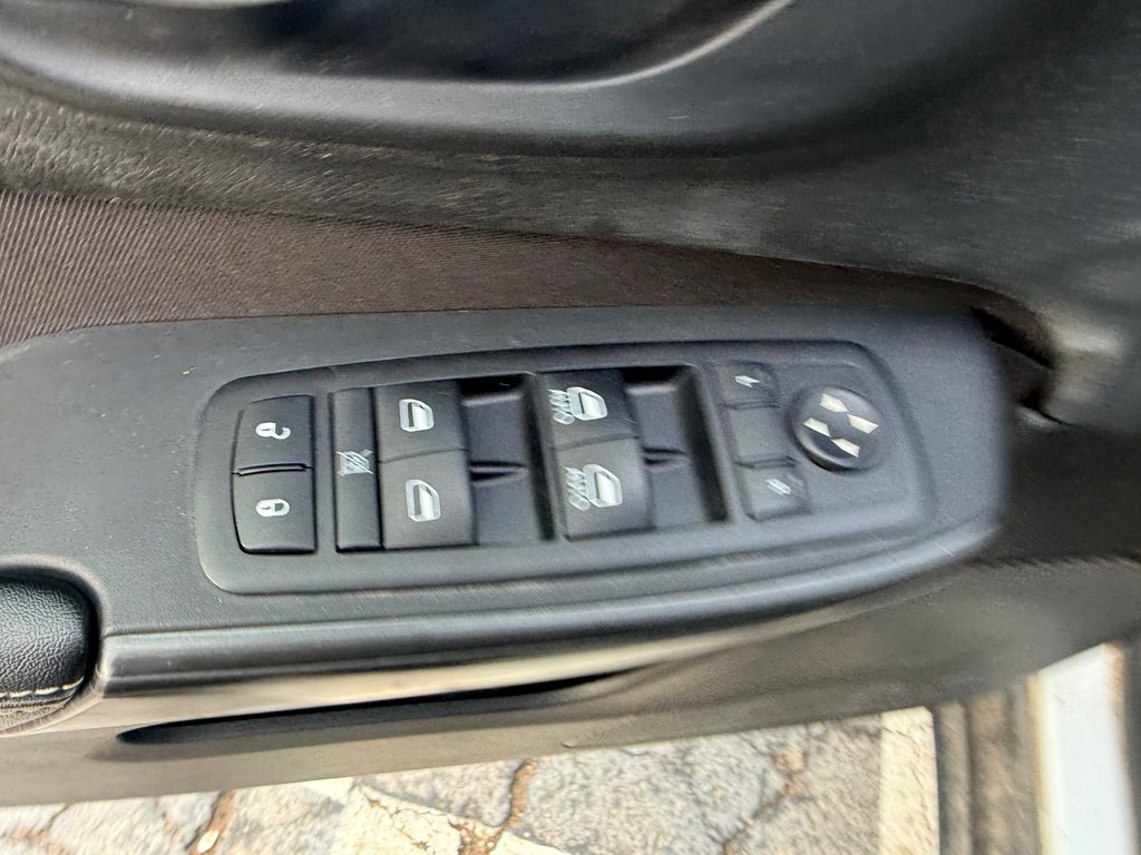 2015 Jeep CHEROKEE LATITUDE North, keyless entry, Remote Start, Bluetooth in COLDBROOK, Nova Scotia - 8 - w1024h768px