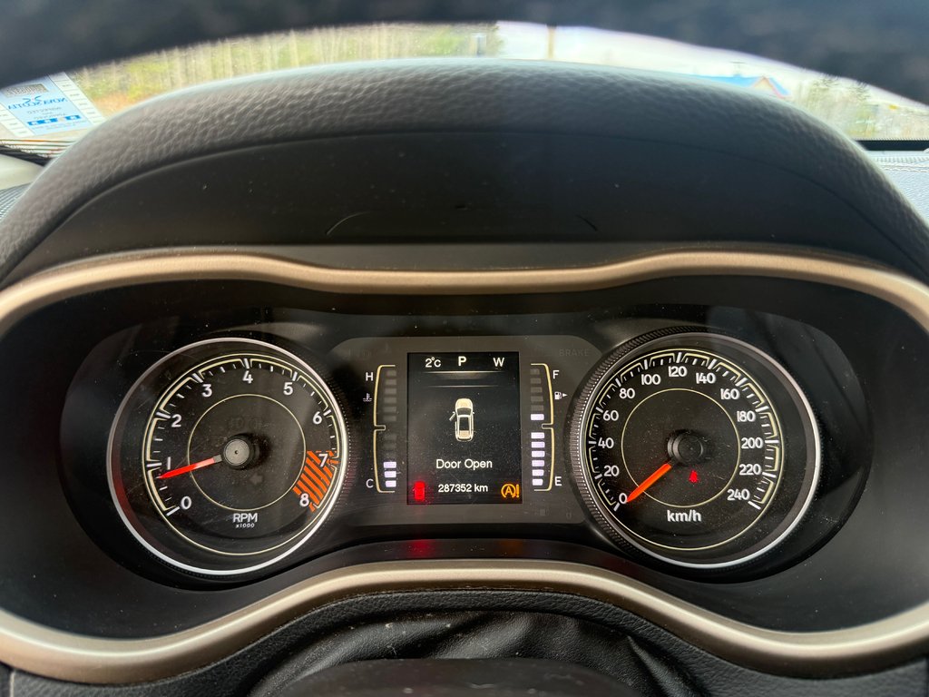 2015 Jeep CHEROKEE LATITUDE North, keyless entry, Remote Start, Bluetooth in COLDBROOK, Nova Scotia - 11 - w1024h768px