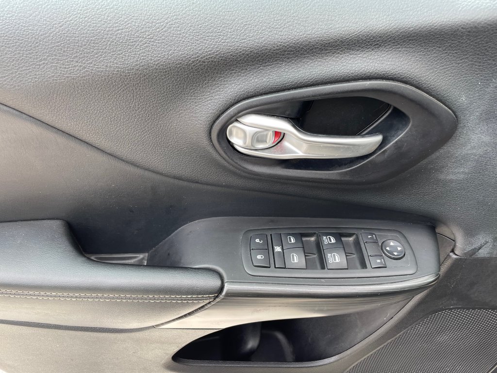 Jeep Cherokee Limited, REVERSE CAMERA, AC, HEATED SEATS 2014 à COLDBROOK, Nouvelle-Écosse - 7 - w1024h768px