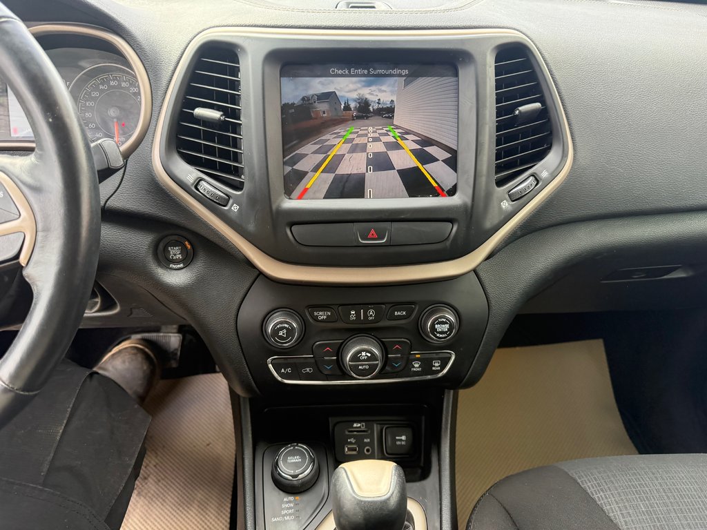 2016 Jeep CHEROKEE North, keyless entry, Remote Start, Bluetooth in COLDBROOK, Nova Scotia - 12 - w1024h768px