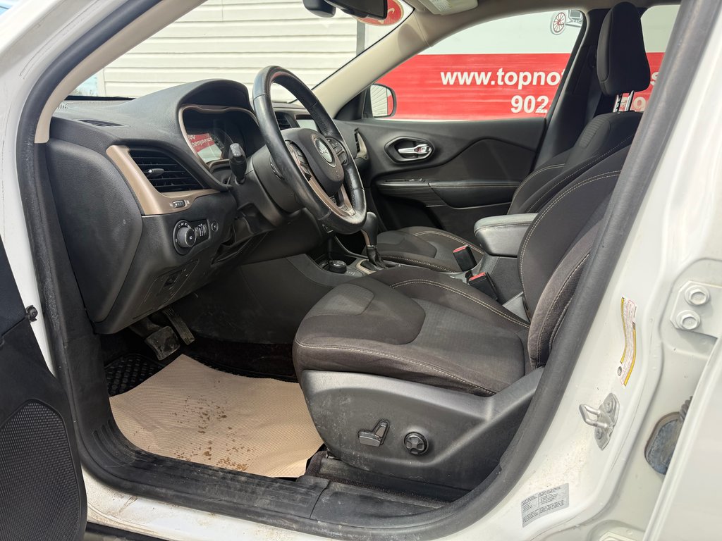 2016 Jeep CHEROKEE North, keyless entry, Remote Start, Bluetooth in COLDBROOK, Nova Scotia - 9 - w1024h768px