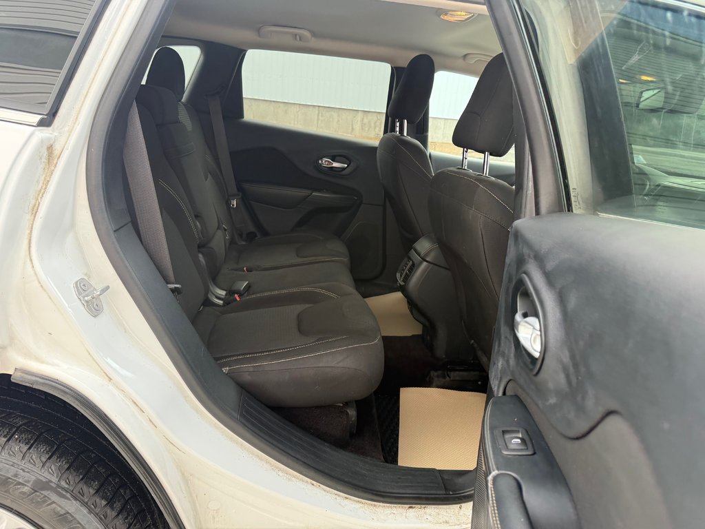 2016 Jeep CHEROKEE North, keyless entry, Remote Start, Bluetooth in COLDBROOK, Nova Scotia - 17 - w1024h768px