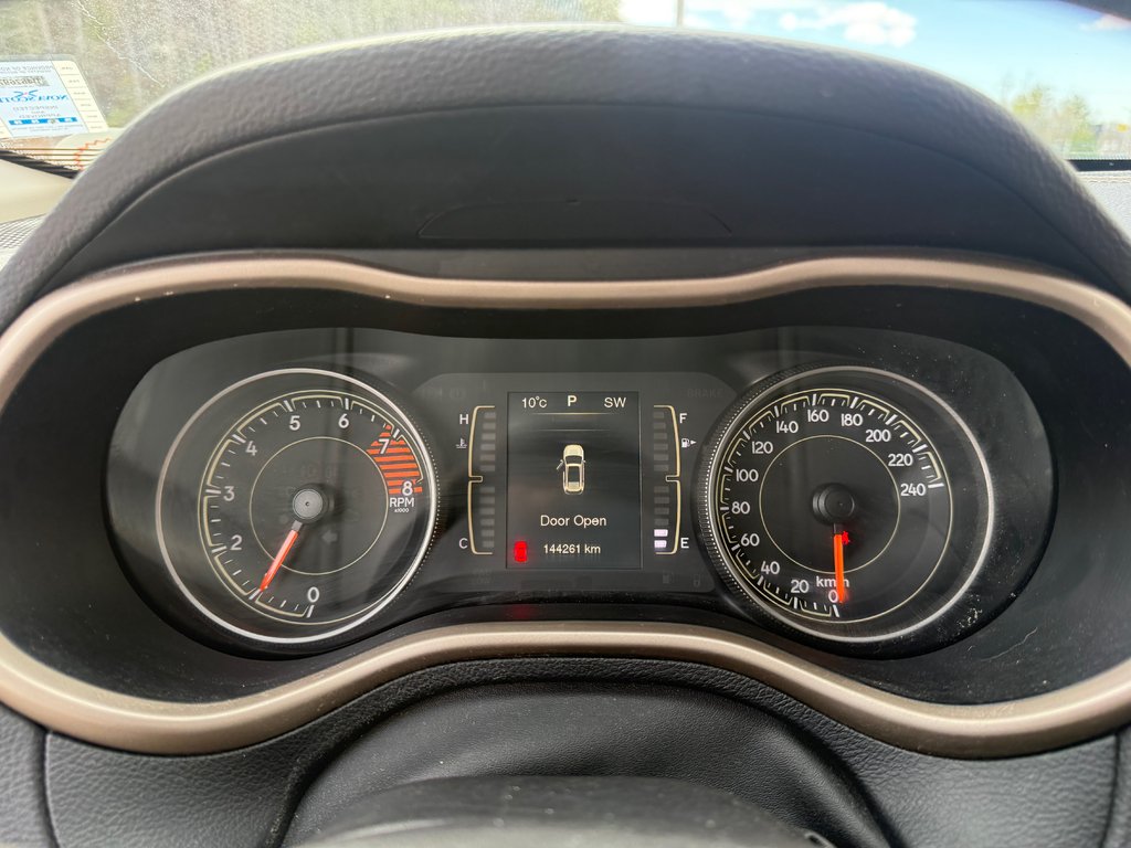 2016 Jeep CHEROKEE North, keyless entry, Remote Start, Bluetooth in COLDBROOK, Nova Scotia - 11 - w1024h768px