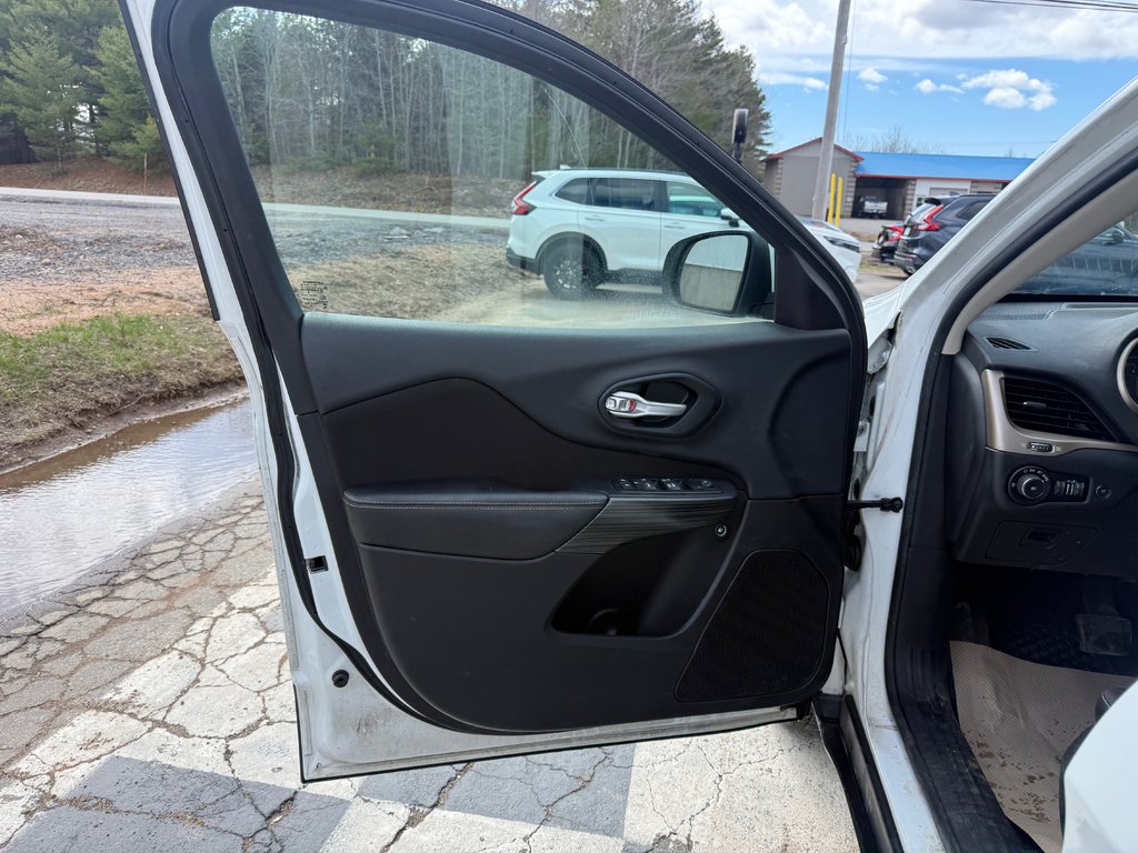 2016 Jeep CHEROKEE North, keyless entry, Remote Start, Bluetooth in COLDBROOK, Nova Scotia - 7 - w1024h768px