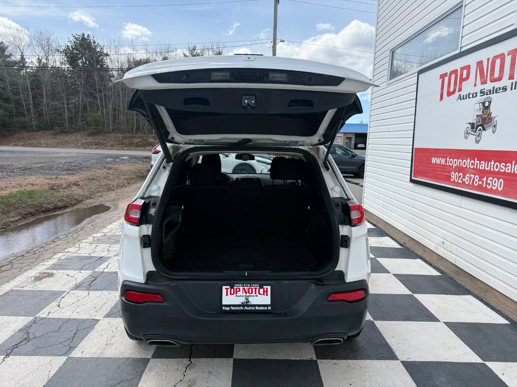 2016 Jeep CHEROKEE North, keyless entry, Remote Start, Bluetooth in COLDBROOK, Nova Scotia - 15 - w1024h768px