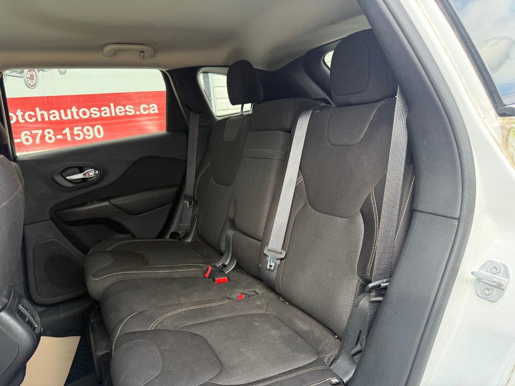 2016 Jeep CHEROKEE North, keyless entry, Remote Start, Bluetooth in COLDBROOK, Nova Scotia - 14 - w1024h768px
