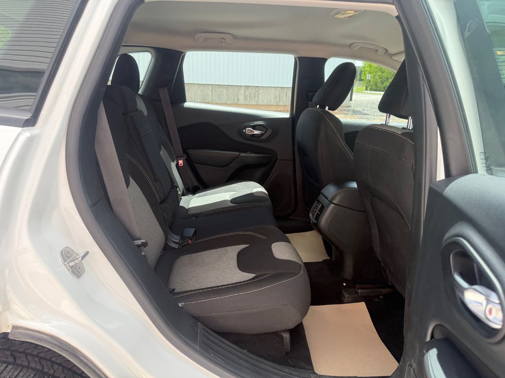 Jeep CHEROKEE Sport, keyless entry, Cruise control, MP3 2016 à Kentville, Nouvelle-Écosse - 17 - w1024h768px