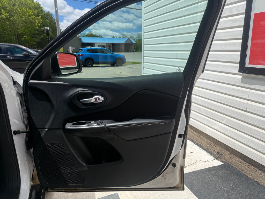 Jeep CHEROKEE Sport, keyless entry, Cruise control, MP3 2016 à Kentville, Nouvelle-Écosse - 18 - w1024h768px