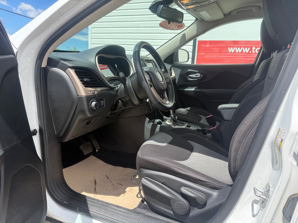 Jeep CHEROKEE Sport, keyless entry, Cruise control, MP3 2016 à Kentville, Nouvelle-Écosse - 9 - w1024h768px